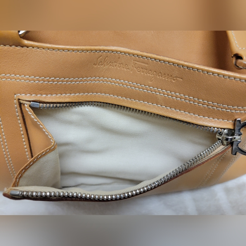 SALVATORE FERRAGAMO NICCIOLA CALF LEATHER SHOULDER BAG - Picture 10 of 16